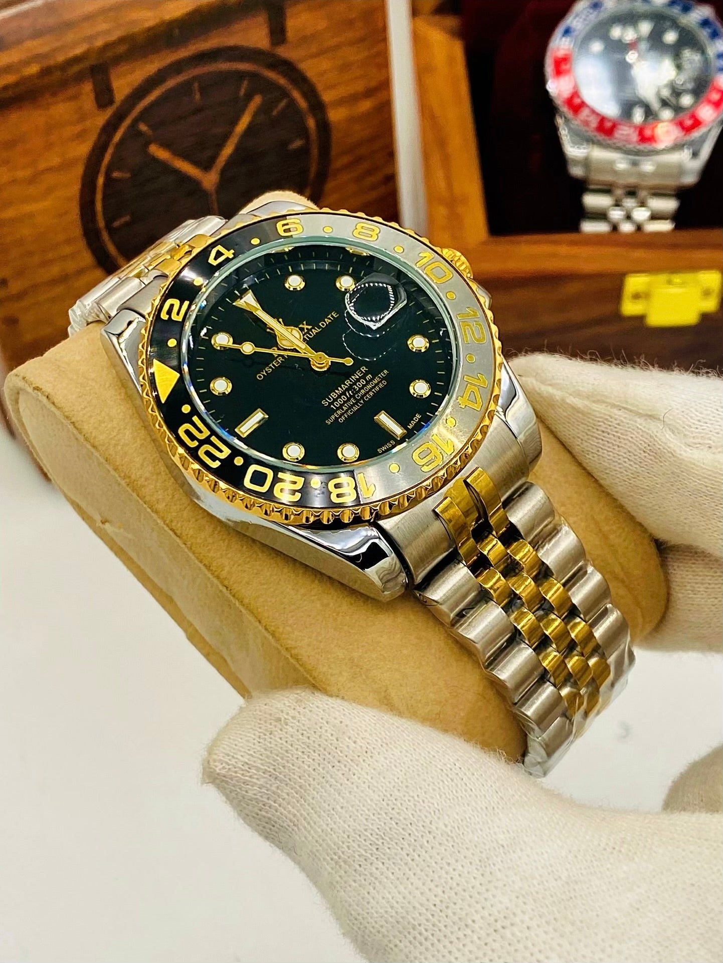 GMT Premium Quartz Dive Style Watch with Rotating Bezel
