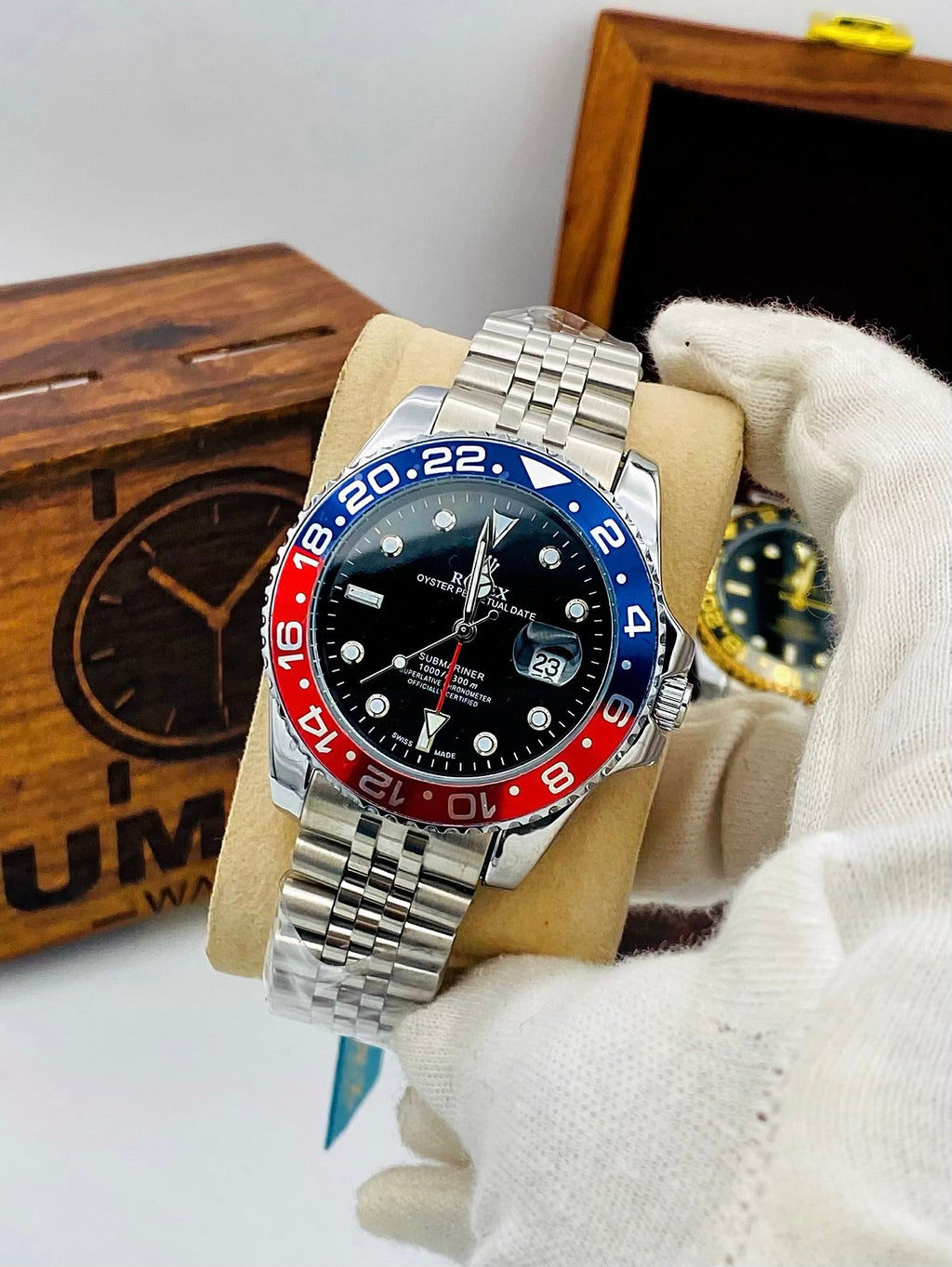 GMT Premium Quartz Dive Style Watch with Rotating Bezel
