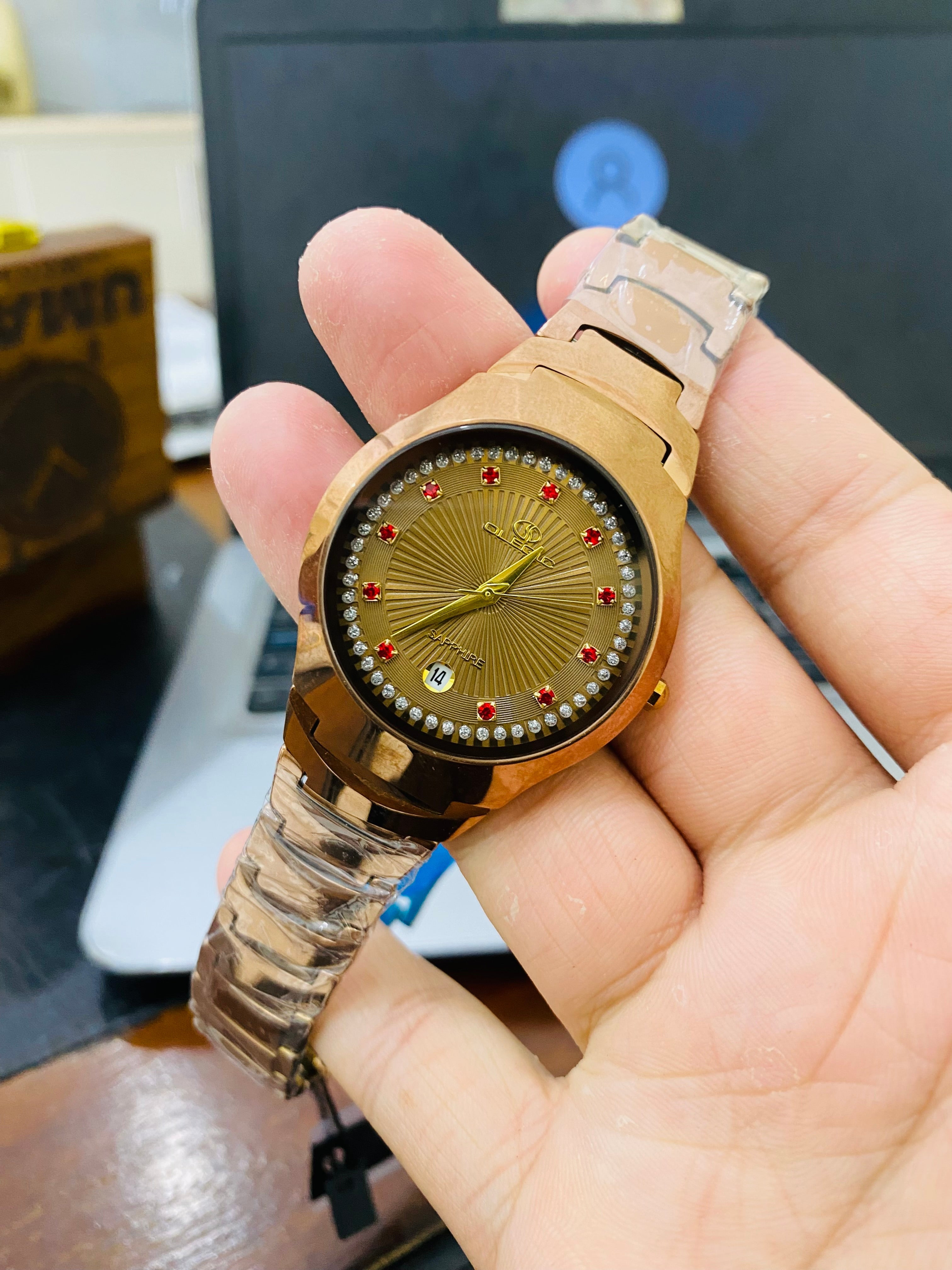 Full Diastar Waterproof And scratch proof with Date Function