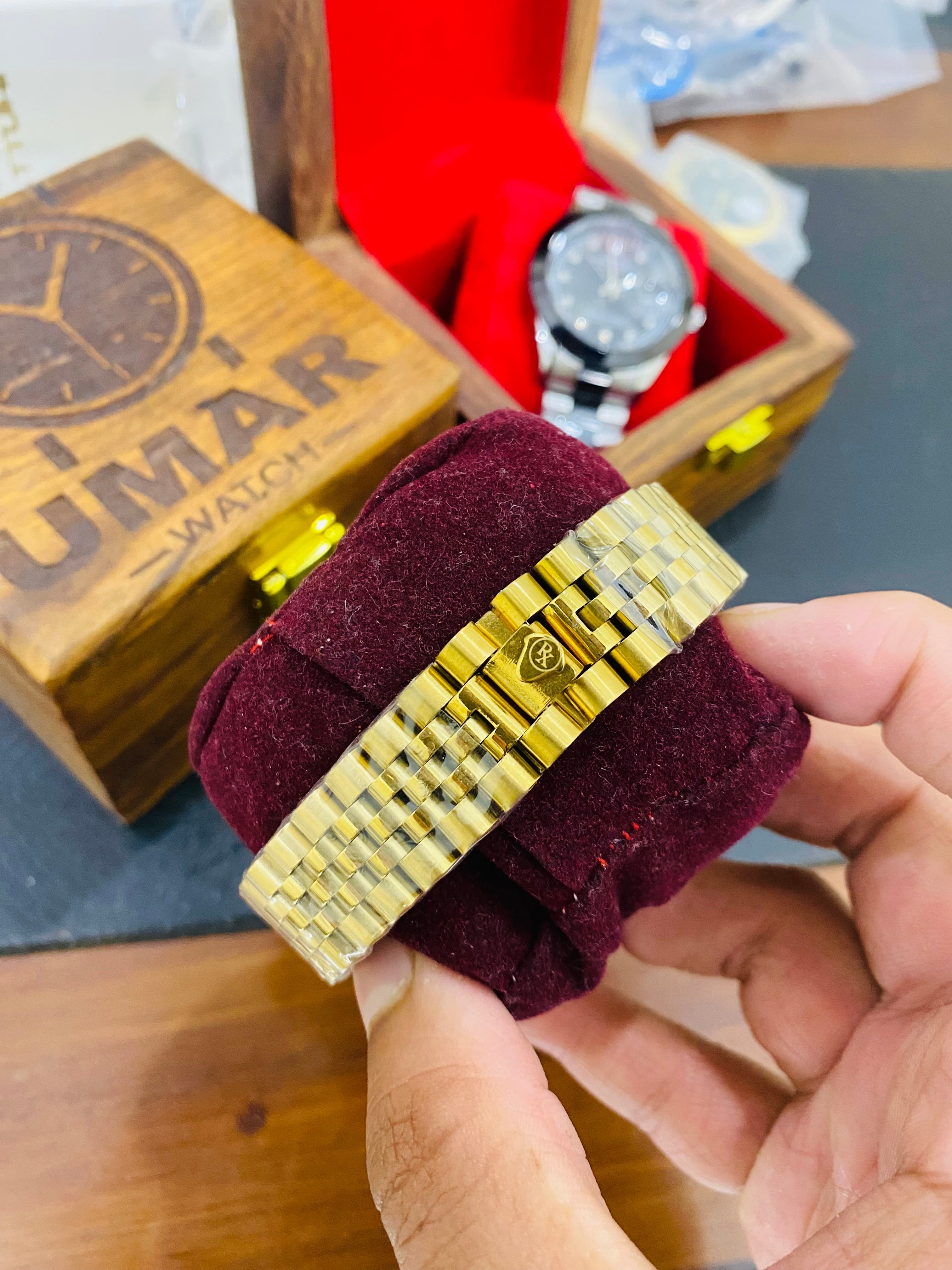 Golden Green Stone Model With Date Function
