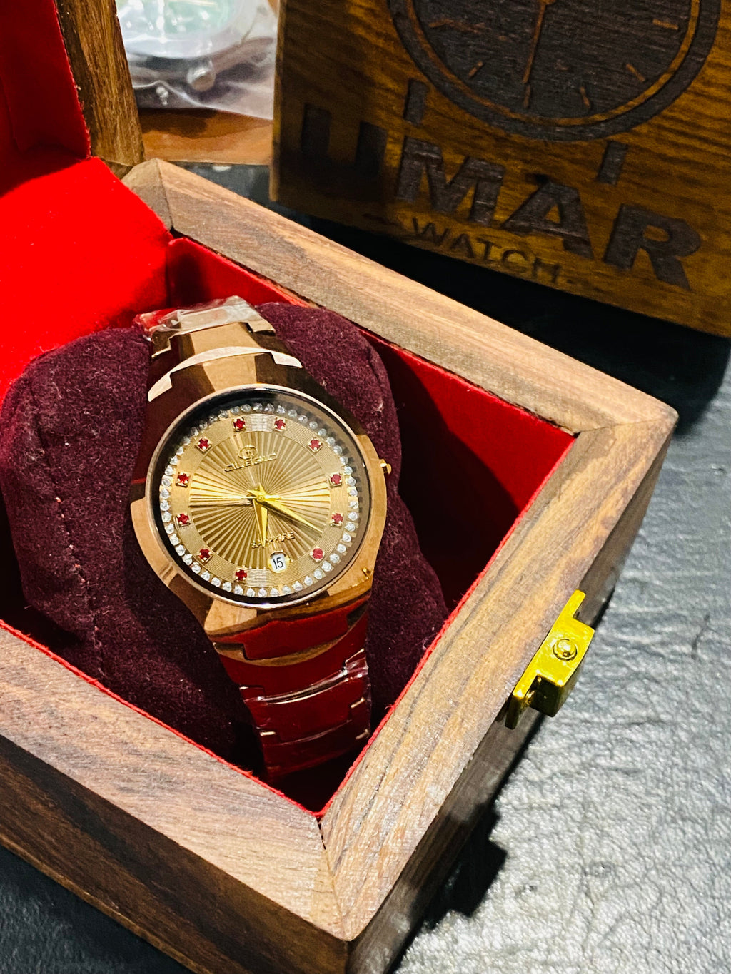 Full Diastar Waterproof And scratch proof with Date Function