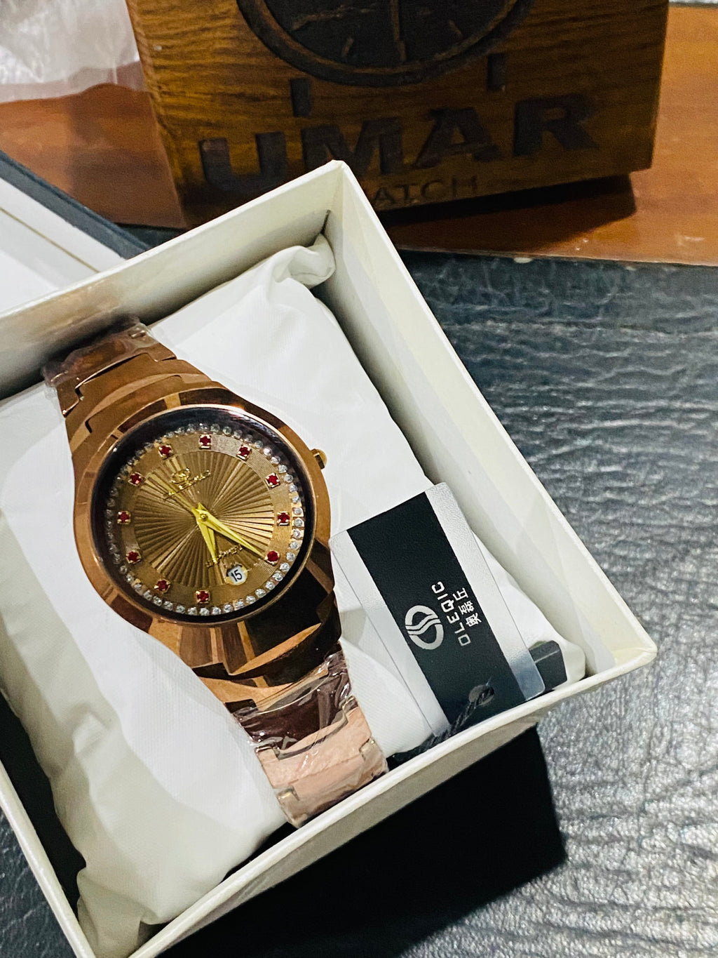 Full Diastar Waterproof And scratch proof with Date Function